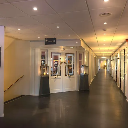 Golden Tulip Ampt Ξενοδοχείο 4*