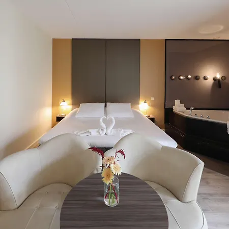 Hotell Golden Tulip Ampt 4*