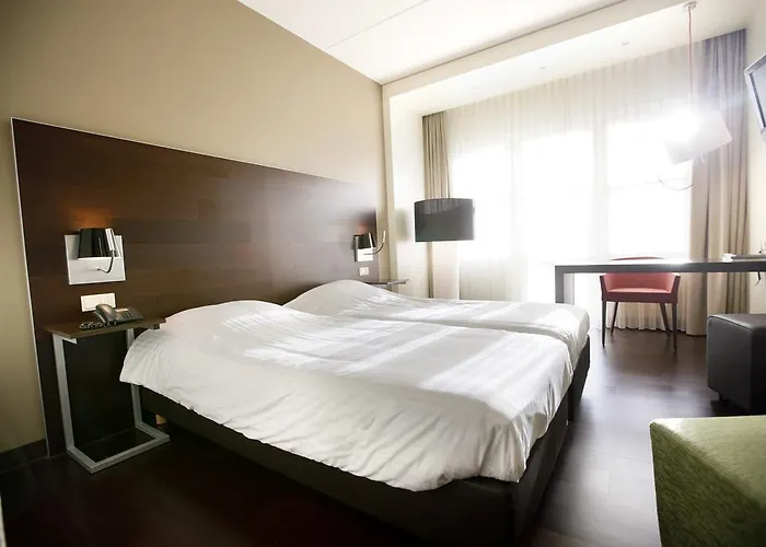 Hotel Golden Tulip Ampt 4*