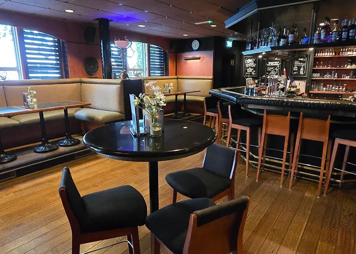 Golden Tulip Ampt Hotell 4*