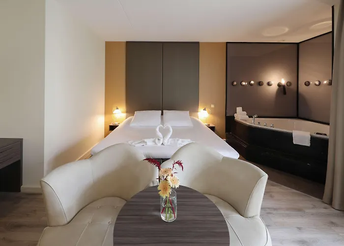 Hotell Golden Tulip Ampt 4*