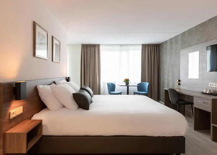 Hotel Golden Tulip Ampt 4*