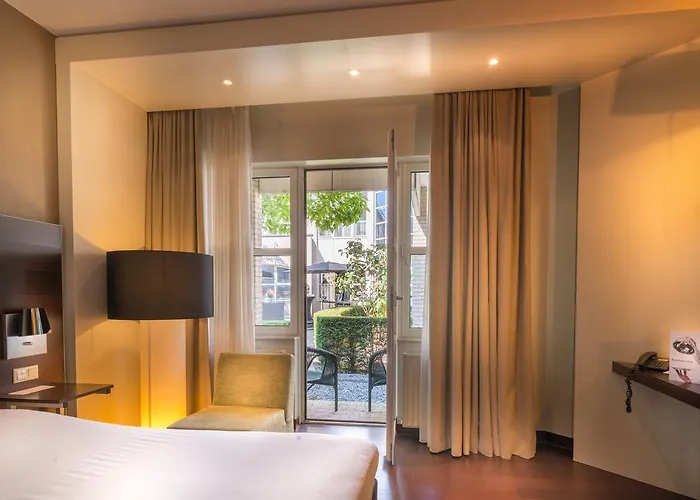 Golden Tulip Ampt 4*