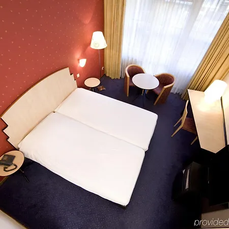 Golden Tulip Ampt ホテル 4*