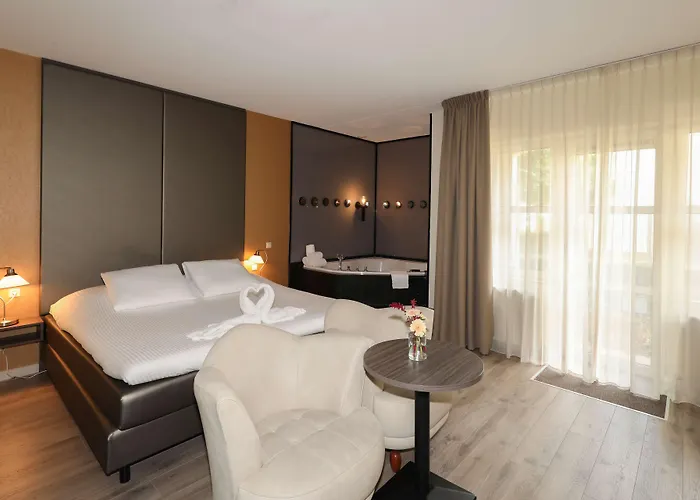 Golden Tulip Ampt 4* 네이케르크